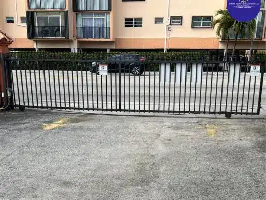 Garage Door Kingdom LLC - Residential and Commercial Fence Installation in Sunrise, FL | Broward County